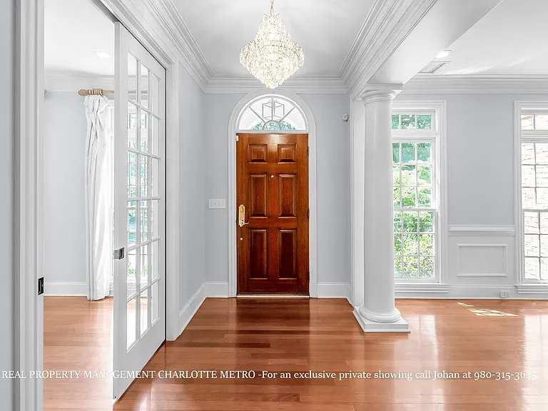 529 Queens Rd — Photo 7