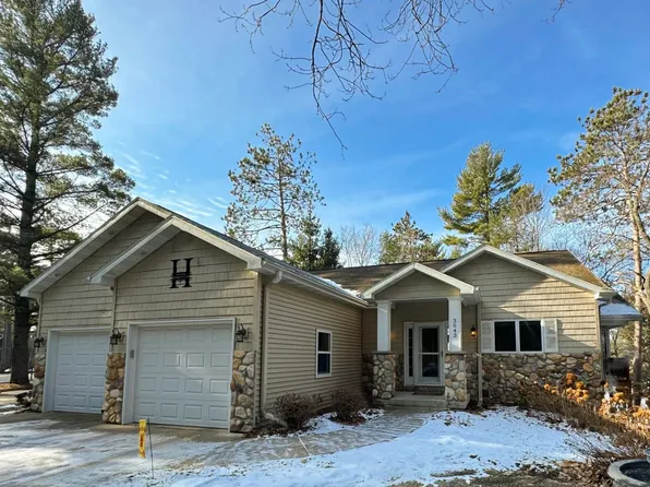 N3043 White Pine Ln, Waupaca, WI 54981