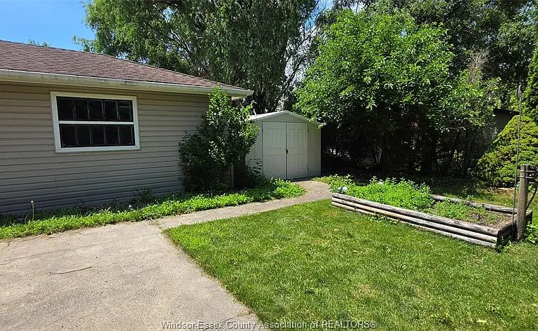 1050 Bartlet Dr — Photo 12