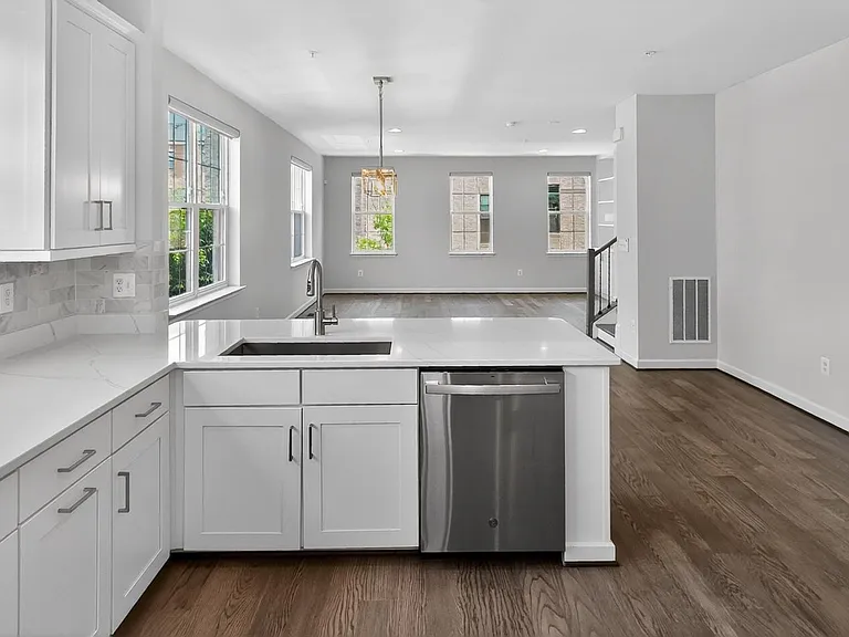 612 Leigh Way — Photo 20