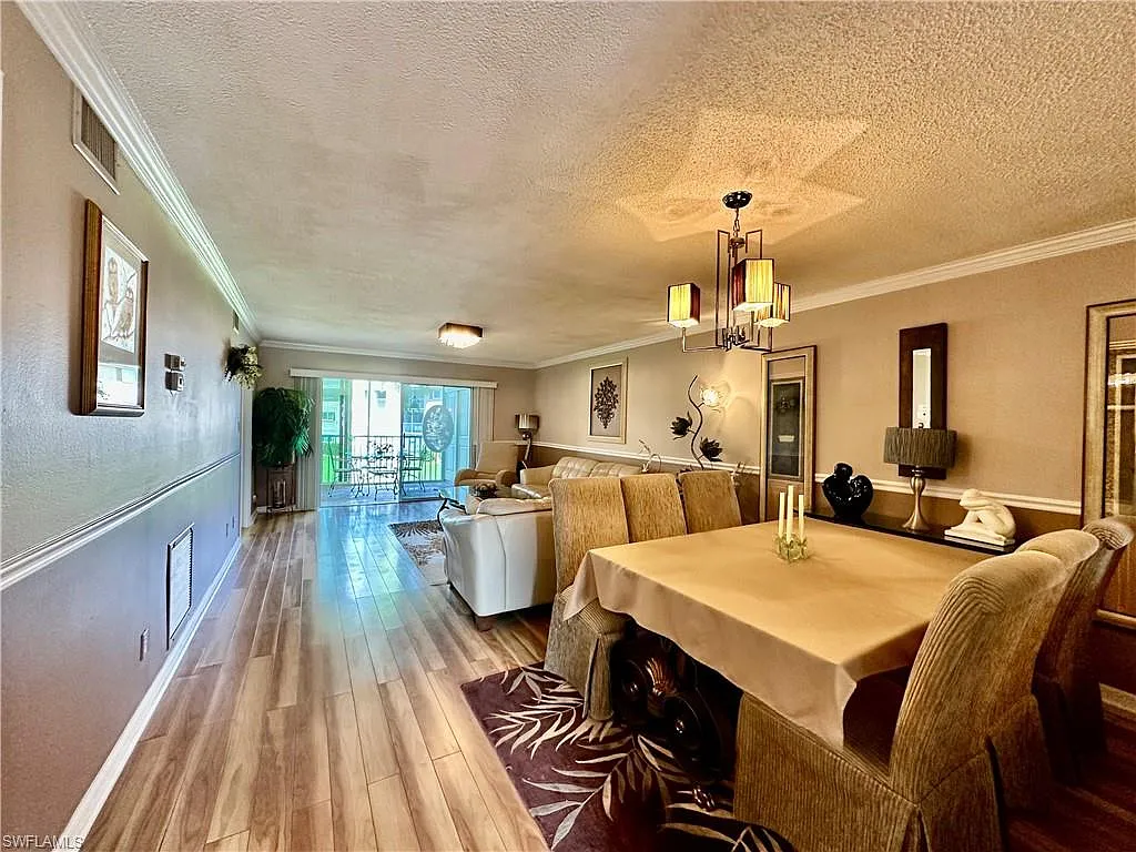2 bed, 2.0 bath, 1071 sqft, $1,750 — Photo 3