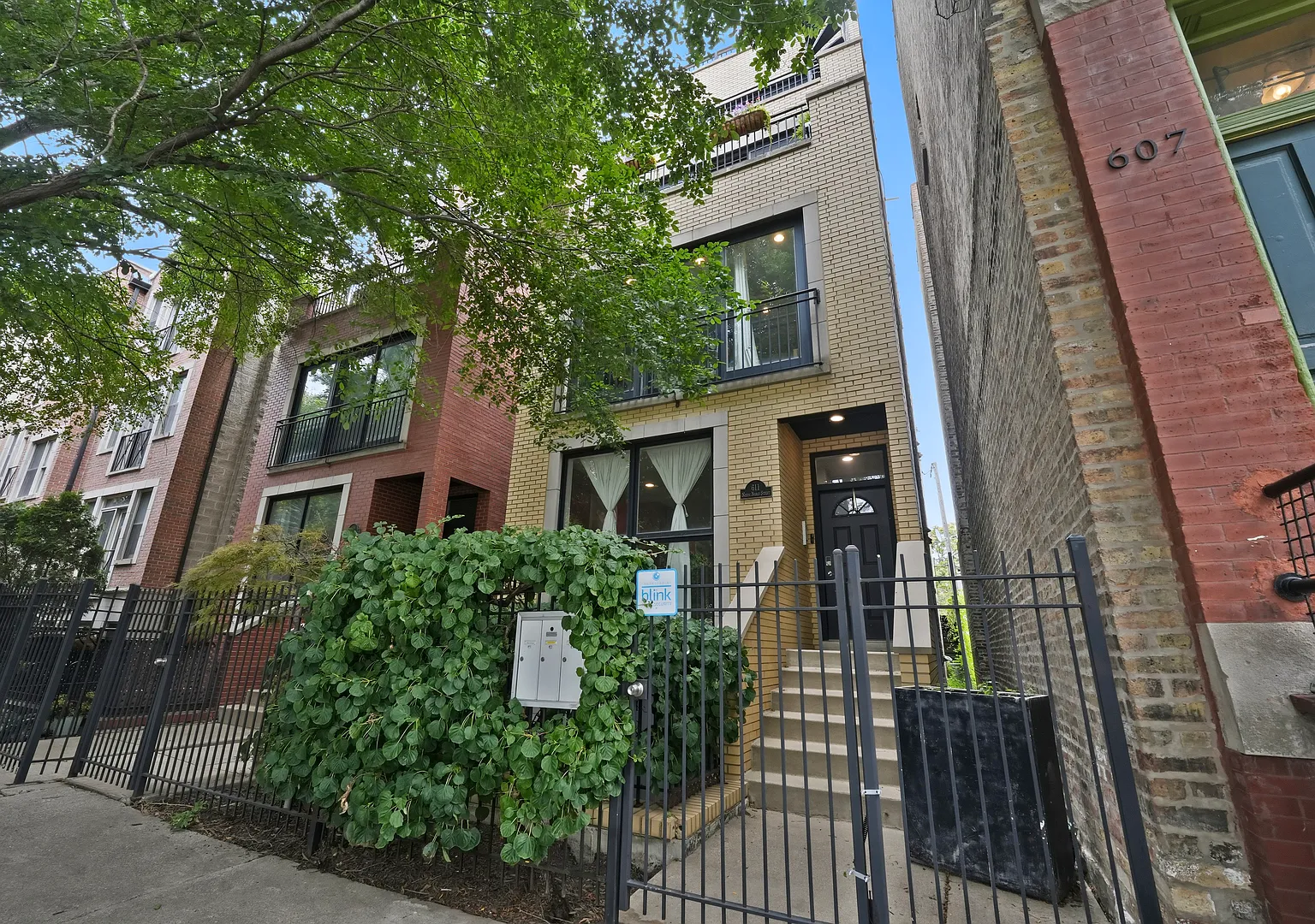 3 bed, 2000 sqft, $6,000 — Photo 1