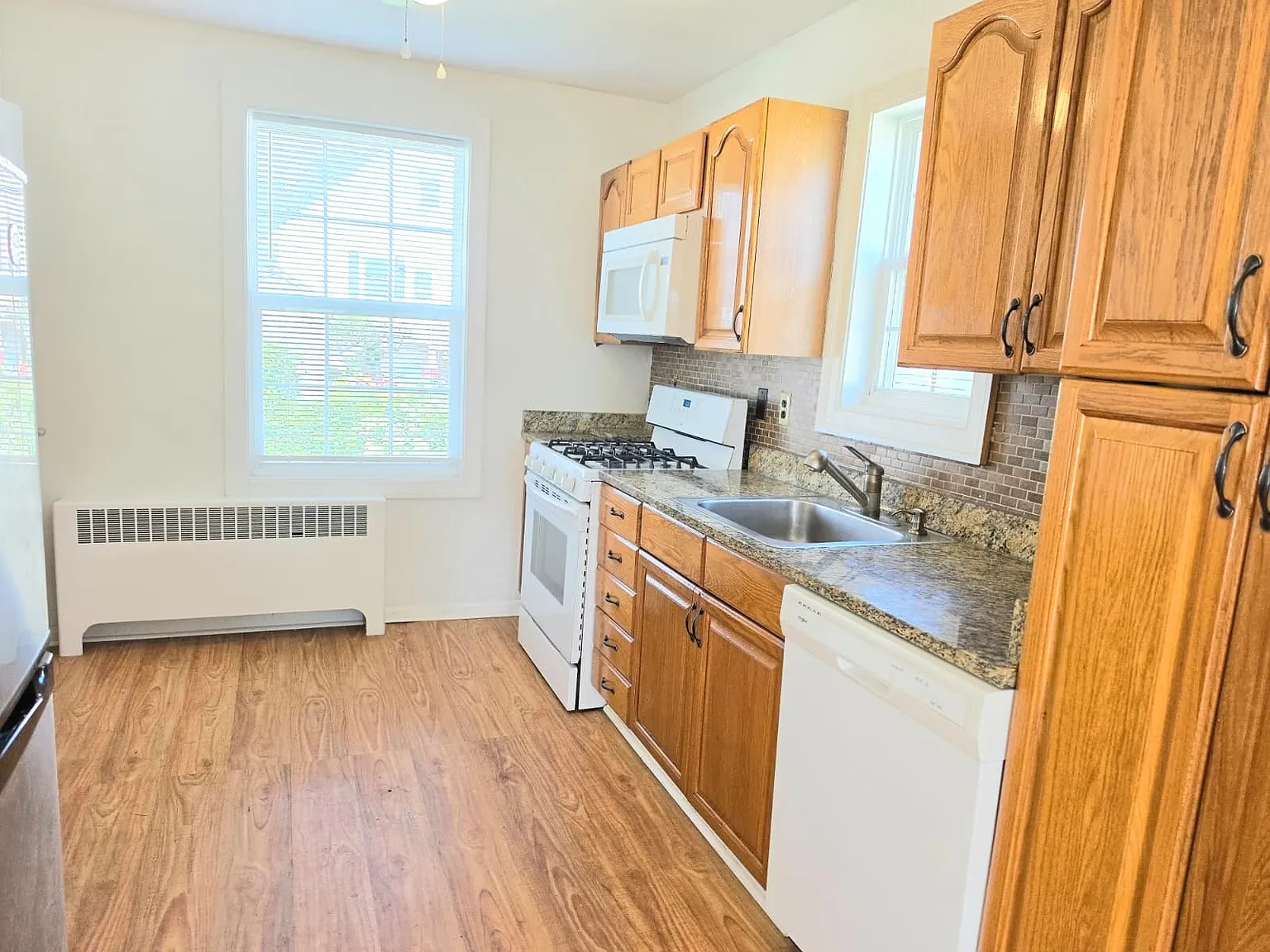2 bed, 1136 sqft, $1,799 — Photo 3