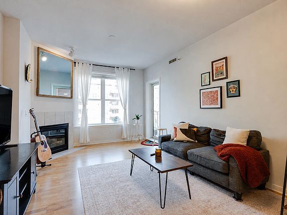 2nd image of 360 W Washington Ave Unit 712