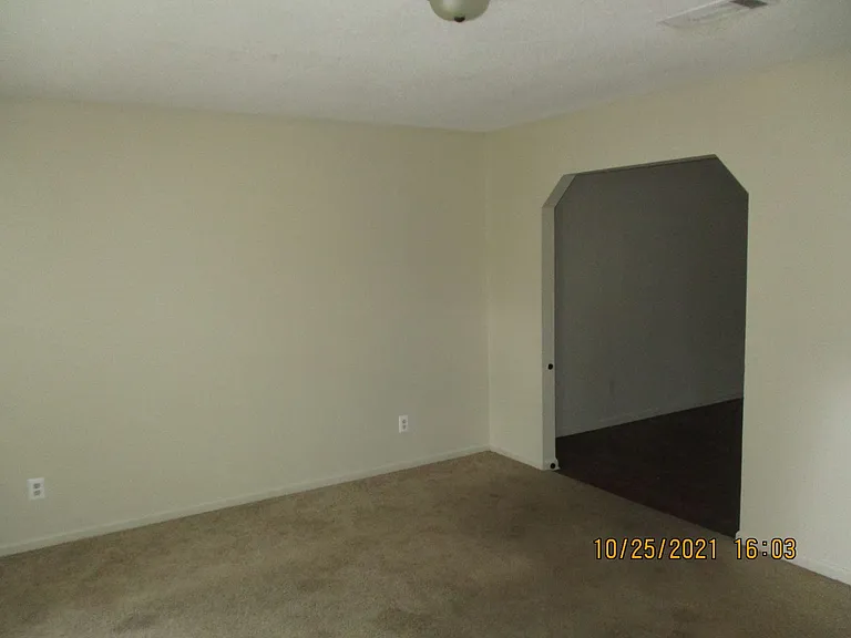 1409 Westcliff Ct — Photo 2
