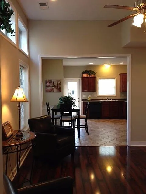 5 bed, 2.5 bath, 2420 sqft, $2,599 — Photo 4
