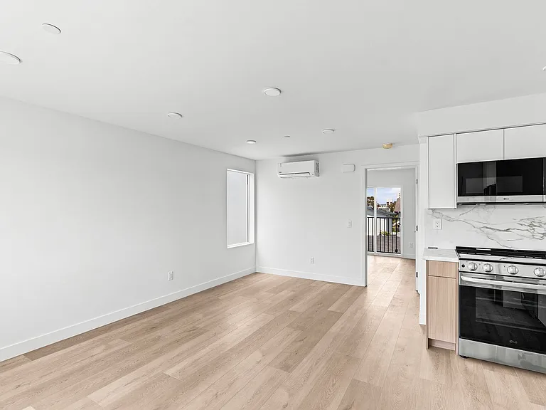 1259 Lincoln Ave — Photo 3