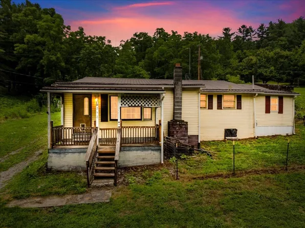 4752 Brookmont Rd, Pulaski, VA 24301