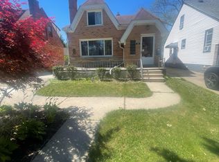 2119 Hollywood Ave, Grosse Pointe Woods, MI 48236