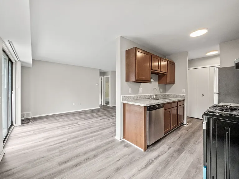 Glenwood Apartments — Photo 19