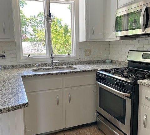 4th image of 230 Hazelton St #2
