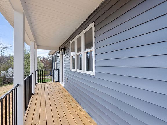 5th image of 140 Dogwood Hts