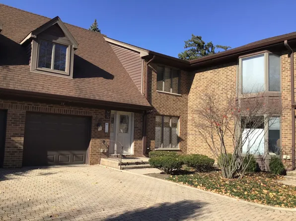 34 Kings Ct, Westchester, IL 60154