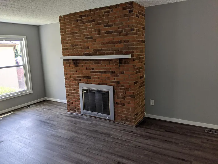 440 Edinburgh Rd — Photo 4