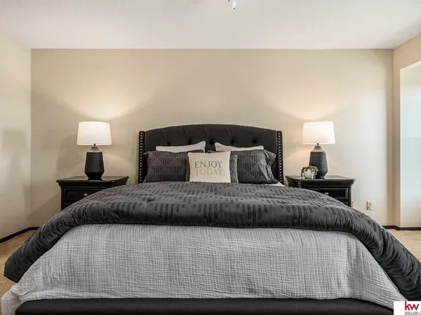 12727 W Dodge Rd APT 371A, Omaha, NE 68154