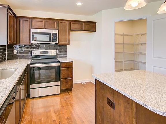 4th image of 401 Jacob Dr