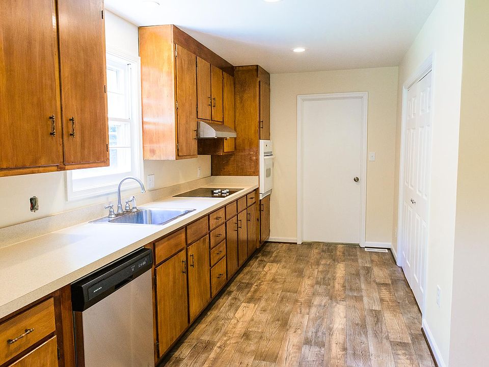 Kitchen with New dishwasher, cooktop, oven and lots of cabin