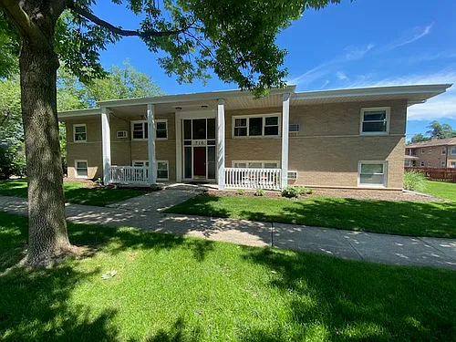 716 E Division St #D Photo 1