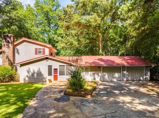 150 W Lake Dr, Carrollton, GA 30117