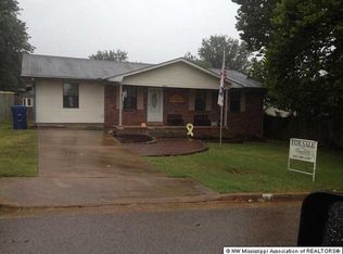6565 Heather Rd, Horn Lake, MS 38637