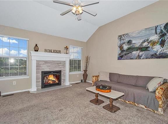 4th image of 1086 N Lincoln St