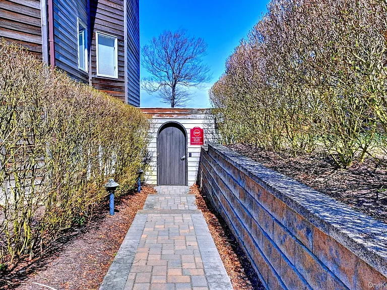 44 Fox Hill Dr — Photo 36