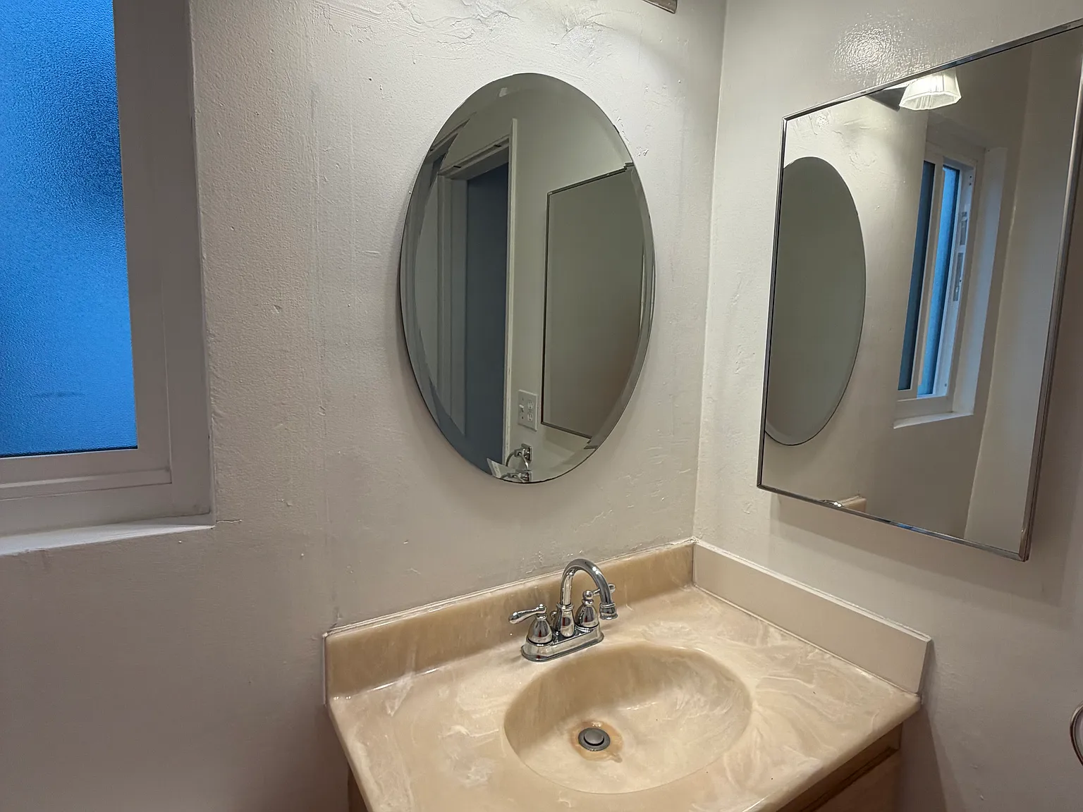 2 bed, 1.5 bath, 1100 sqft, $2,700 — Photo 3