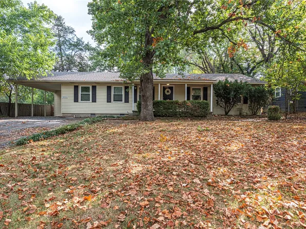 1832 N Greenvalley Ave, Fayetteville, AR 72703