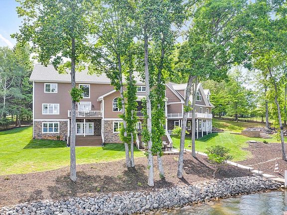 5th image of 140 Island Dr