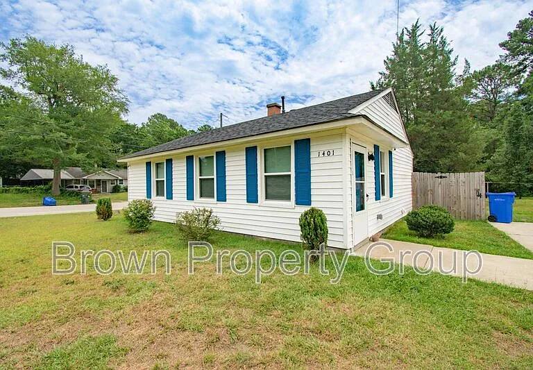 1401 Thelbert Dr — Photo 2