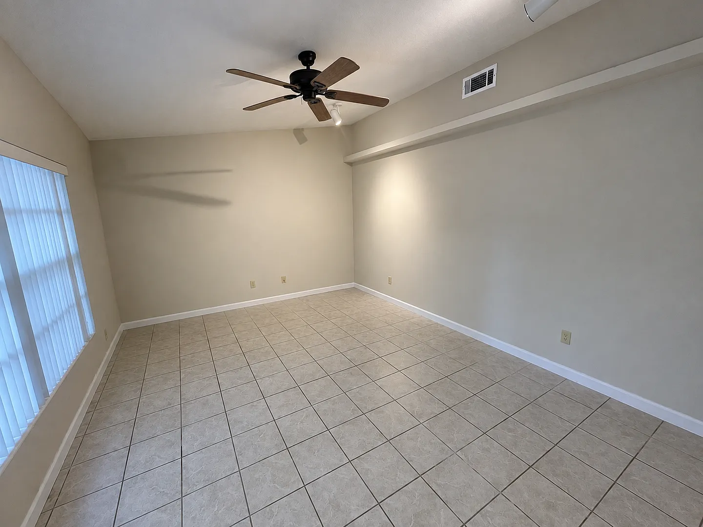 Beautiful 2 Bed / 2 Bath Brick Condo — Photo 2