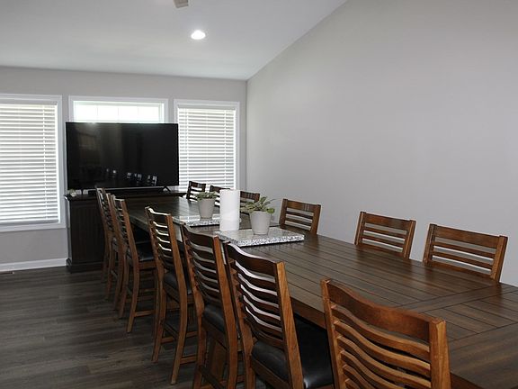 3rd image of 104 Reece Rd