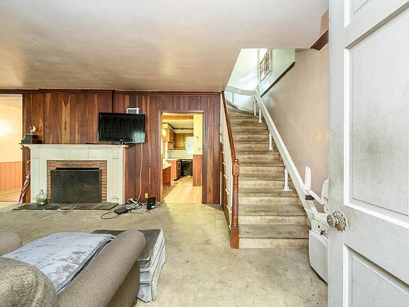 4th image of 366 Arlington Ave
