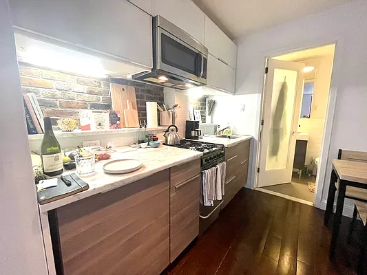 Rented by Evergreen Realty & Investments | media 7