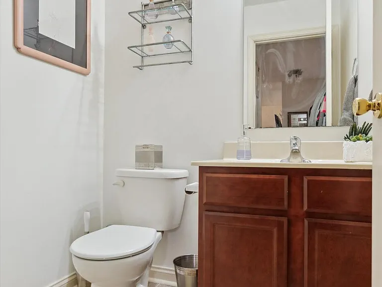 220 Primrose Ln — Photo 6