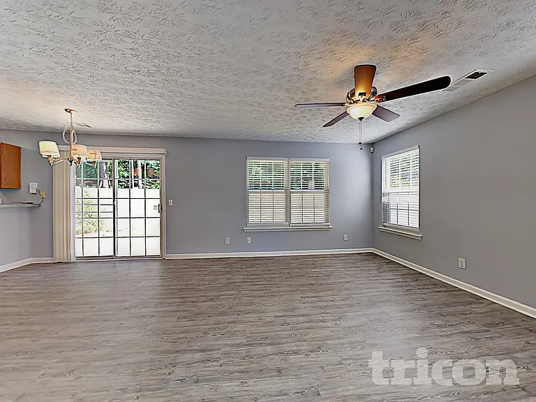 1202 W Oaks Way — Photo 5