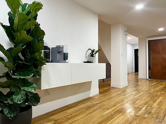 4th image of 1121 Jefferson Ave #1