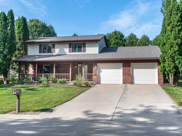 5882 Roanoke Dr, Fitchburg, WI 53719
