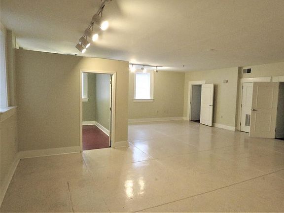 4th image of 715 Sherman St #16