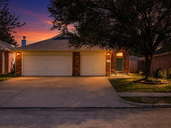 104 Laurel Meadow Ct, La Marque, TX 77568