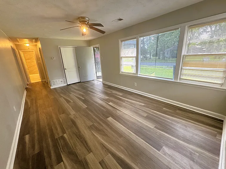 1644 Russwood Rd — Photo 5