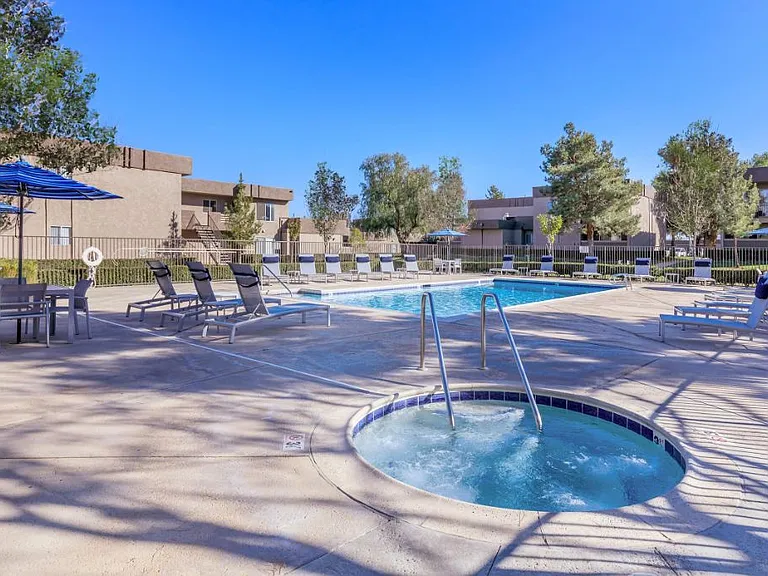 Sunset View Apartments — Photo 7
