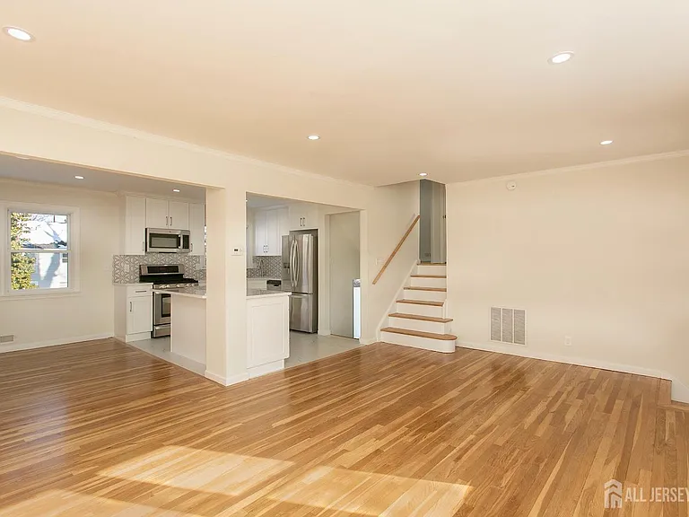 40 Essex Ave — Photo 7