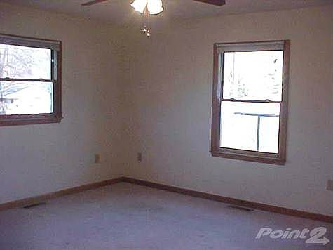 1368 Maple Avenue master bedroom