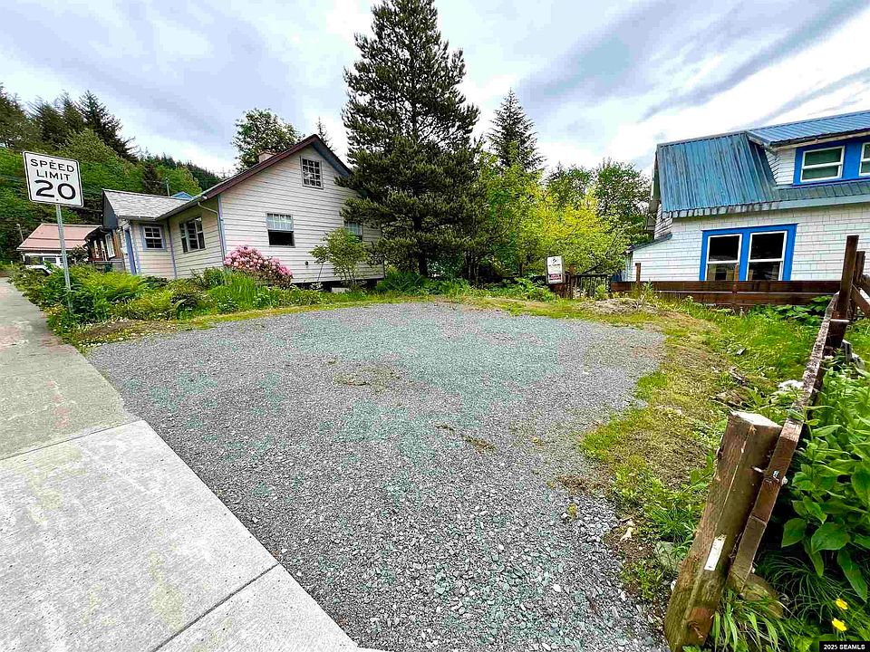 2nd image of 275 Irwin St