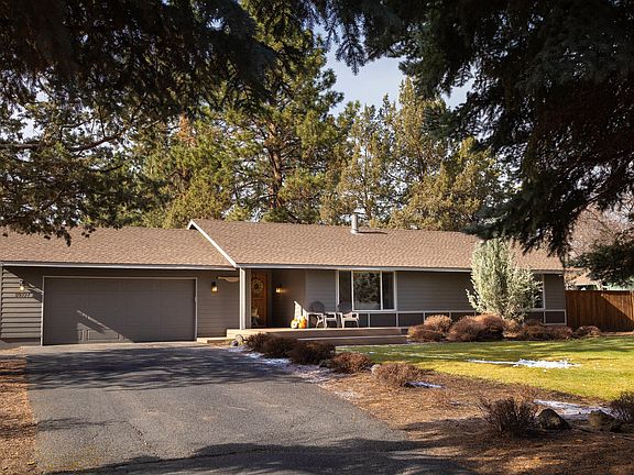 5th image of 20997 Greenmont Dr