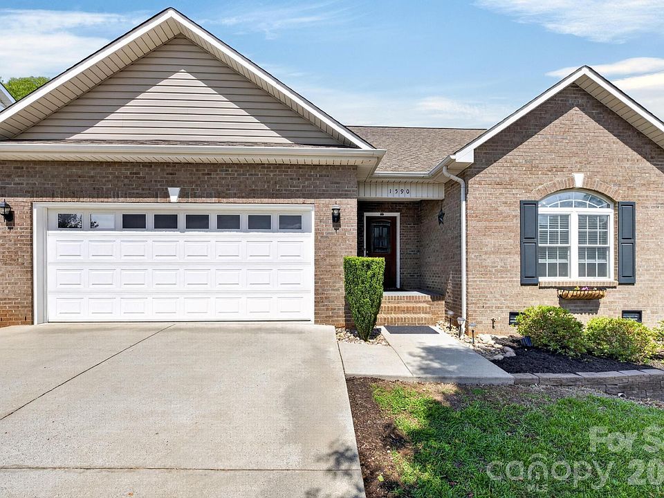 1st image of 1590 Mayfair Dr