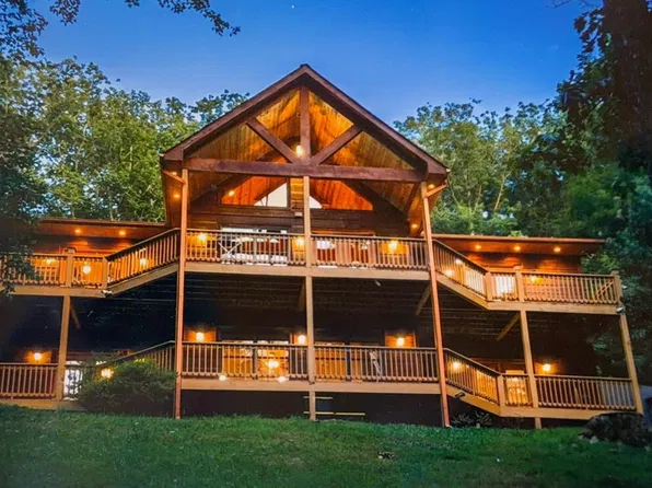 210 Majestic Dr, Hayesville, NC 28904