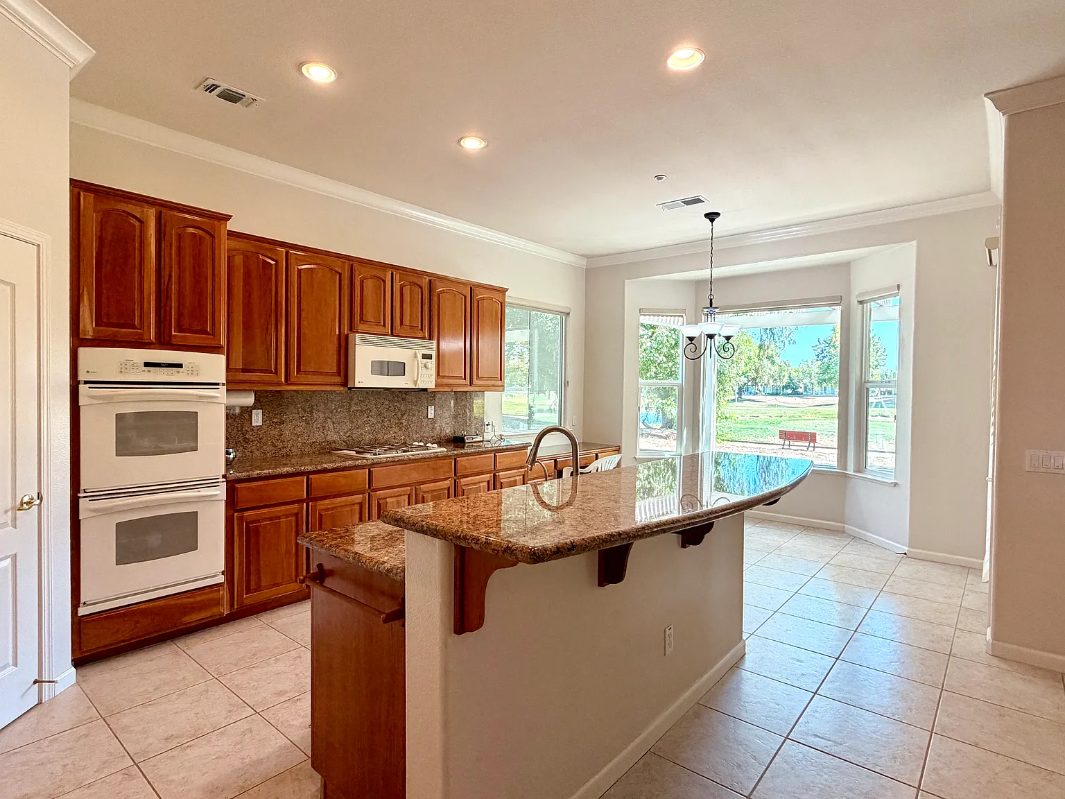 2 bed, 2384 sqft, $3,800 — Photo 2