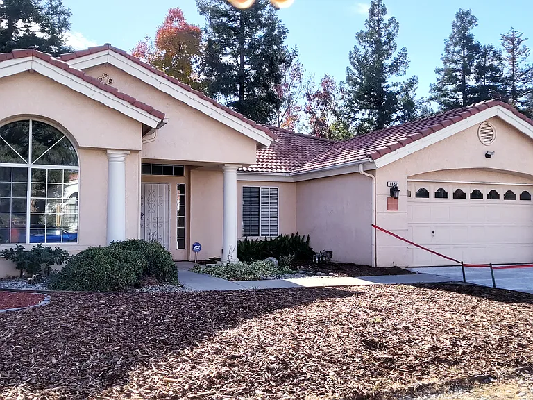 1857 E Lester Ave — Photo 1